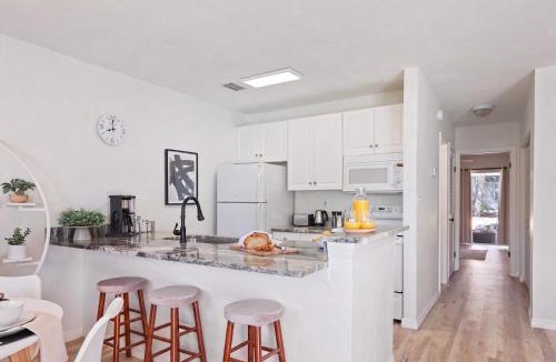 Gainesville House | The YinYang - King Bed , Workspace , Full Kitchen