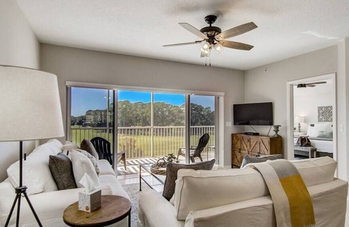 Largo Condo | This condominium is a 2 bedroom(s), 2 bathrooms, located in Largo, FL.