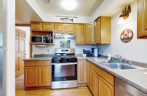 Warrens House | Three Bears Overlook- Upper