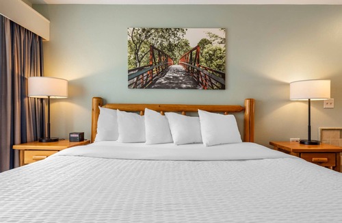 Warrens Resort | Three Bears Waterpark Resort Near Tomah, Ascend Collection Hotel