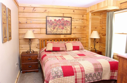Jeffersonville Cabin | Three-Bedroom Wilderness Cabin near Smuggler's Notch