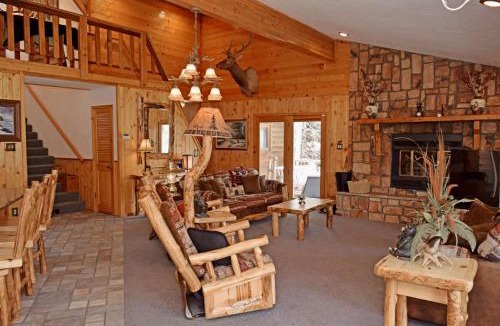 Taos Ski Valley House | Timber Crest Retreat - Hot Tub - Satellite - Washer - Dryer - Fireplace - Grill - Firepit - Garage Access