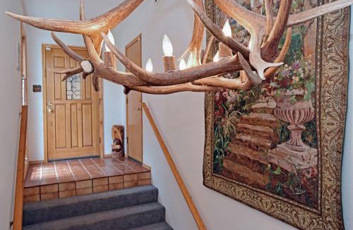 Taos Ski Valley House | Timber Crest Retreat - Hot Tub - Satellite - Washer - Dryer - Fireplace - Grill - Firepit - Garage Access