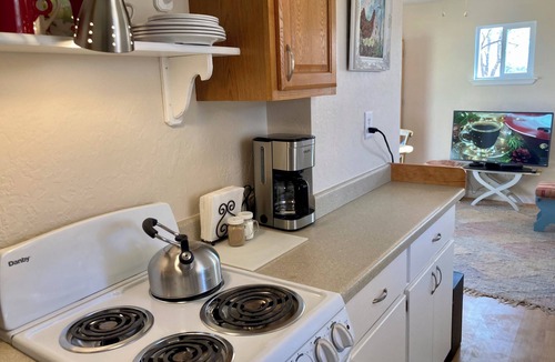 San Ysidro Apartment | Tiny Home ~ Mountains and City nearby!