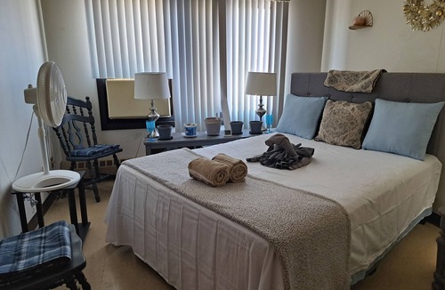 Downtown Minneapolis Bed & Breakfast | TISOM BRAND Bed Breakfast Beverages nA MAN'S CAVE#1