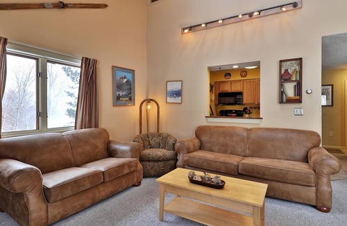 Ludlow Condo | Top-floor condo with fireplace, balcony, tennis, washer/dryer & WiFi
