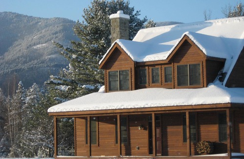 North Pole House | TOP RATED SKI LODGE/HOT TUB/MOUNTAIN VIEWS