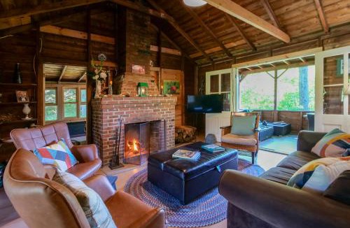 Colchester House | Tots Cabin of Braeloch