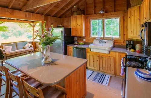 Colchester House | Tots Cabin of Braeloch