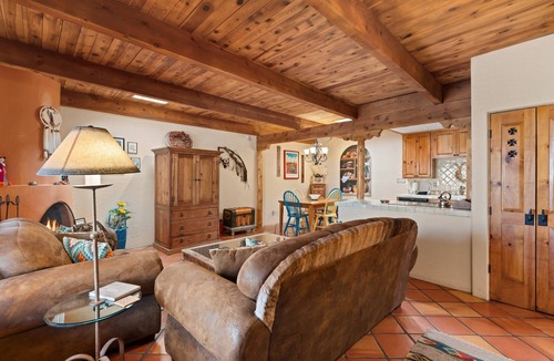 Northeast Santa Fe Hotel | Traditional, Beautiful, Relaxing Downtown Condo At Fort Marcy