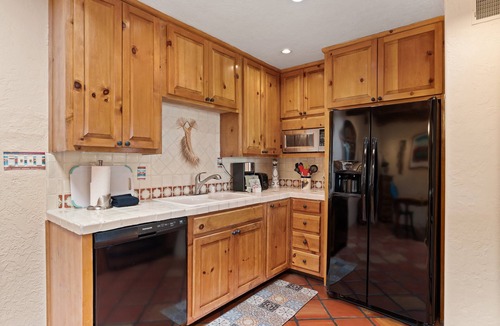 Northeast Santa Fe Hotel | Traditional, Beautiful, Relaxing Downtown Condo At Fort Marcy