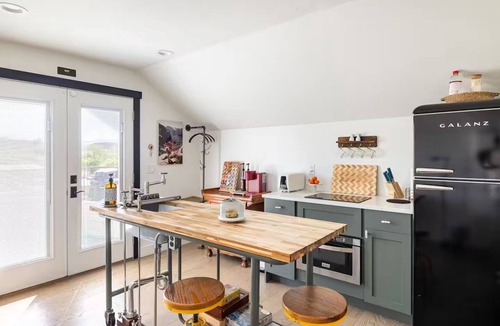 Virgin Apartment | Tranquil 1-bedroom studio loft in charming Virgin