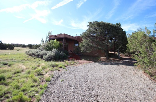 Santa Fe Cottage | Tranquil Casita in Tano West, Southwestern Skies, Sweeping View of the Sangres