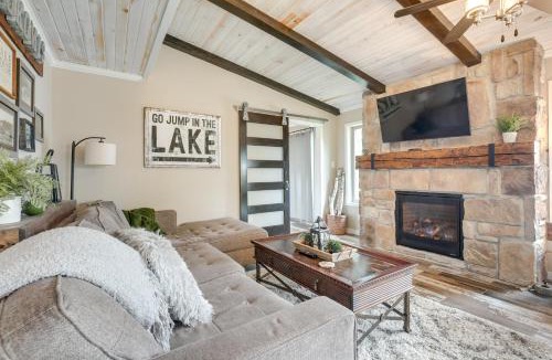 Tomahawk House | Tranquil Lakefront Cabin: Fire Pit, Grill & Patio
