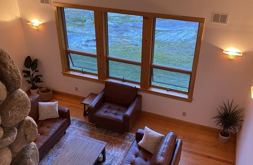 Keene House | Tranquil space surrounded by mountains and adventure