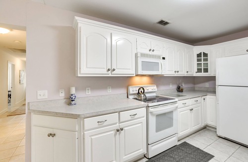 Thomasville Cottage | Tranquil Thomasville Retreat w/Deck + Dining Area