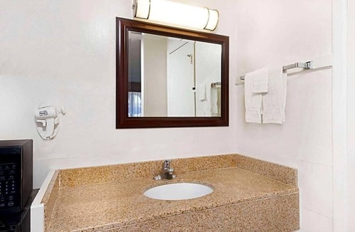 East Las Vegas Apartment | Travelodge by Wyndham Las Vegas NM is offering accommodations in Las Vegas .