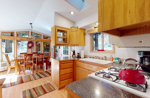 Brookings Cabin | Tree-lined cabin with studio & gorgeous decks, just up from Whaleshead Beach