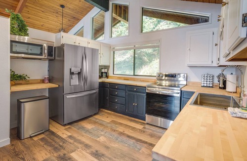 Gold Beach House | Tree-Lined Gold Beach Retreat w/Multiple Decks!