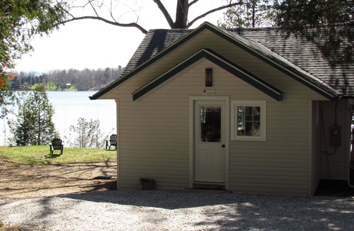 South Hero Cottage | Tree Tops Cottages. Up to 4 lakeside cottages available