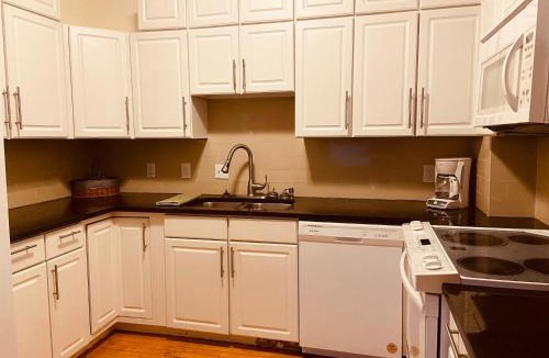 Powderhorn Apartment | Treetop Apartment in the Heart of MPLS