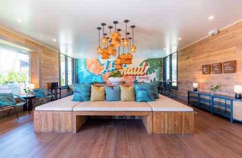 Kahului Hotel | Tropical Escape | 2 Modern Units | Pool | Walk to Ho’aloha Park Beach - 0.1 mi
