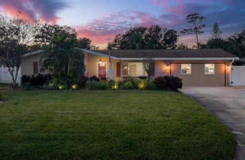 Largo House | Tropical Tee - Putt Putt - Pool - Hot Tub - Bikes