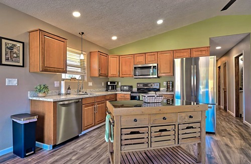Zuzax House | Turquoise Trail Bungalow with Amazing Views