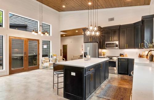 Pickens Cabin | Two-Cabin Escape for Reunions and Celebrations