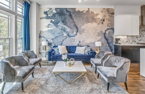Hadley - Washington House | TWO MIDTOWN HOMES ROOFTOP HOT TUB 12 BEDS