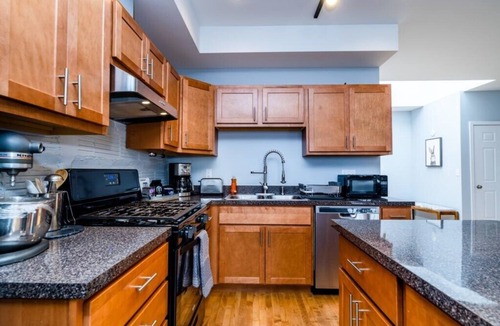 Three Oaks Apartment | (Two Night Minimum!) Three Oaks Charmer Right In Downtown!