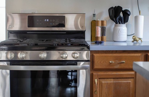 Northeast Minneapolis House | Ultimate Pet Friendly Stay - Paws & Relax Retreat
