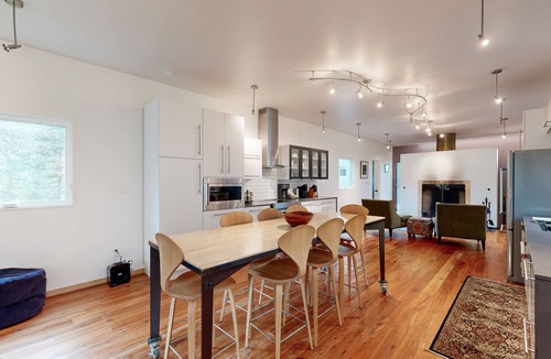 Taos Ski Valley House | Ultra-Modern Home | Sunroom with Big Views | Walk to Kachina Lift