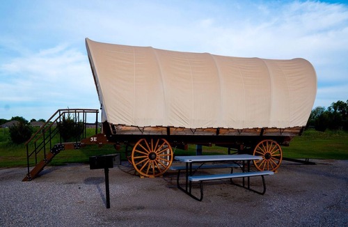 South Oklahoma City House | Unforgettable Glamping Getaways in this Covered Wagon in Moore, Oklahoma