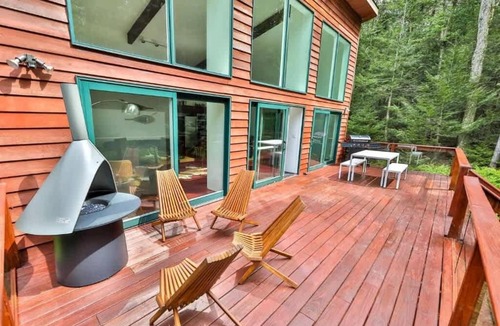 Elka Park House | Unique and Private 25ft Waterfall House in Hunter