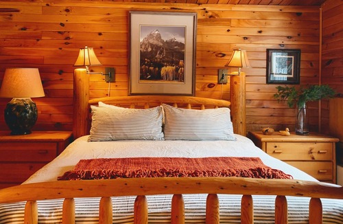 Jay Cabin | Unique Mountain Resort on 2000 acre preserve next to Whiteface Skiing
