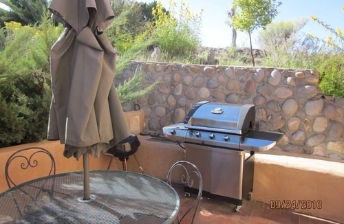 Sombrillo House | Unique Santa Fe Area Casita on 5 Acres with Great Views and nice amenities