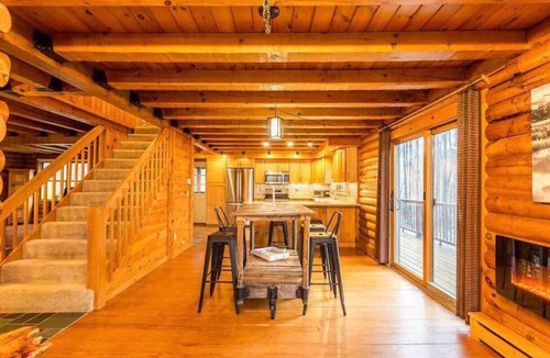 Arlington House | Unique Vermont Log Cabin Nestled in Red Mountains