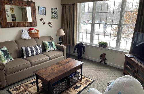 Hancock Apartment | Unique Yeti-Theme Ski On Off Suite Jiminy-Sleeps 4