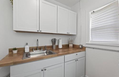 South Pensacola House | Unit 4 Charming Private Studio Cottage