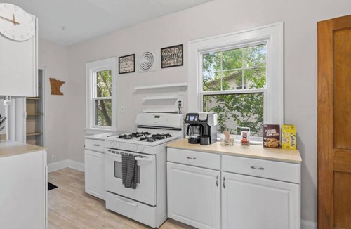 Prospect Park Apartment | University Minneapolis DT - 2 bedroom apartment, petfriendly garage