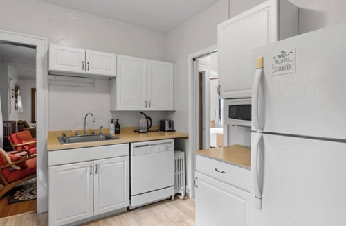 Prospect Park Apartment | University Minneapolis DT - 2 bedroom apartment, petfriendly garage
