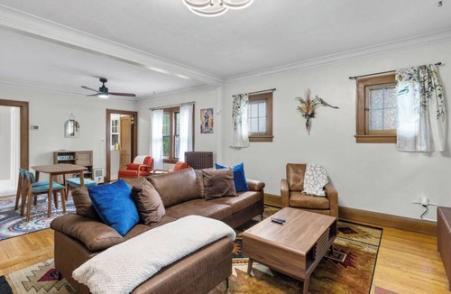Prospect Park Apartment | University Minneapolis DT - 2 bedroom apartment, petfriendly garage