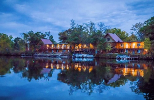 Rice Lake Cabin | Unwind at the lake in Room 12 - Loons Lair - Curriers Lakeview Lodge