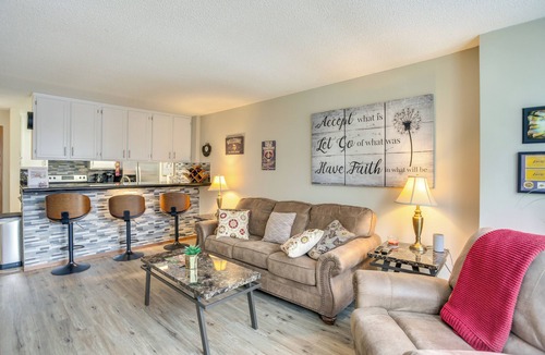 Elliot Park Condo | Updated Apt in Dtwn Minneapolis w/Pool Access!