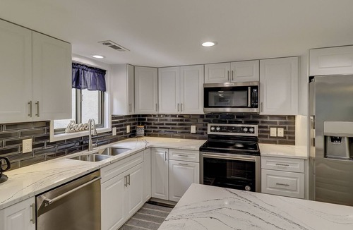 Shipyard Plantation Condo | Updated Baths w New TVs Nice 2 BR Townhome Bikes & Beach Gear included