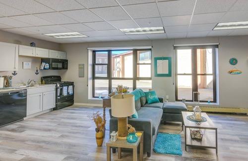 Del Norte Apartment | Updated Del Norte Apartment, Walk to Downtown!