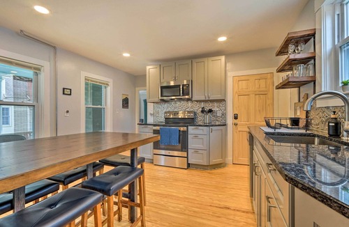 Keene Apartment | Updated Vintage Apartment < 1/2 Mi to Main St