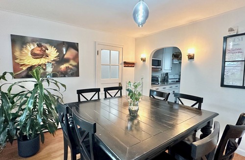 Middlebury House | Upscale 4BR Cottage Walk to Middlebury College & Town Hot Tub Pet-Friendly