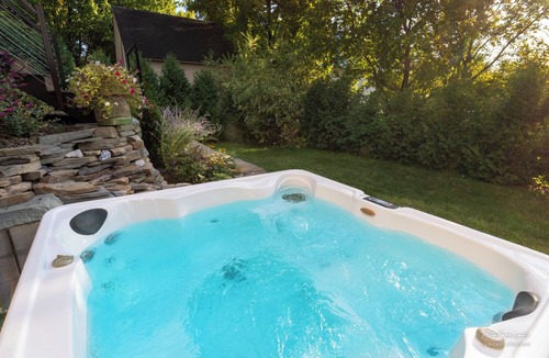 Middlebury House | Upscale 4BR Cottage Walk to Middlebury College & Town Hot Tub Pet-Friendly